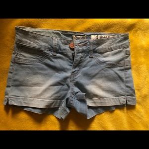 ✨size 3 Junior’s jean shorts✨